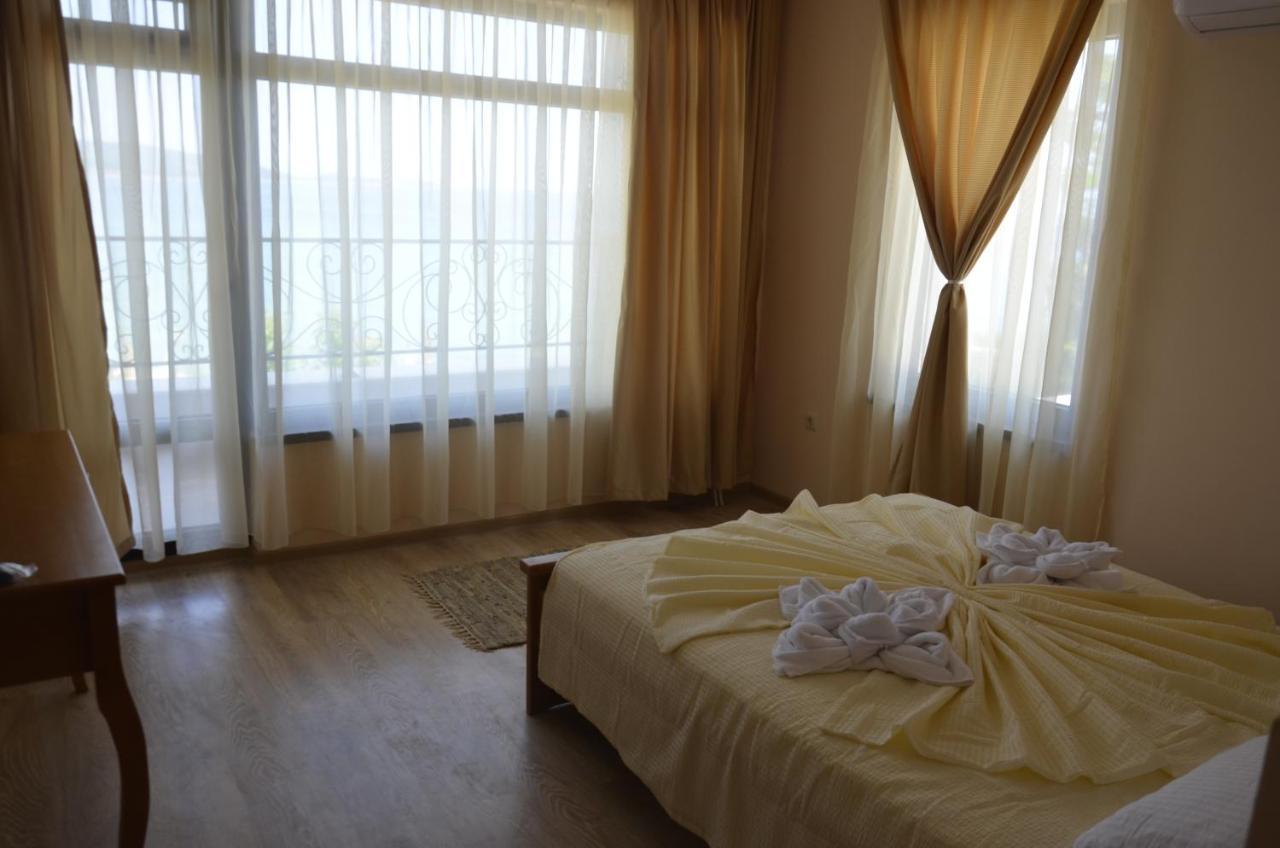 Ashram Hotel Primorsko Exterior photo